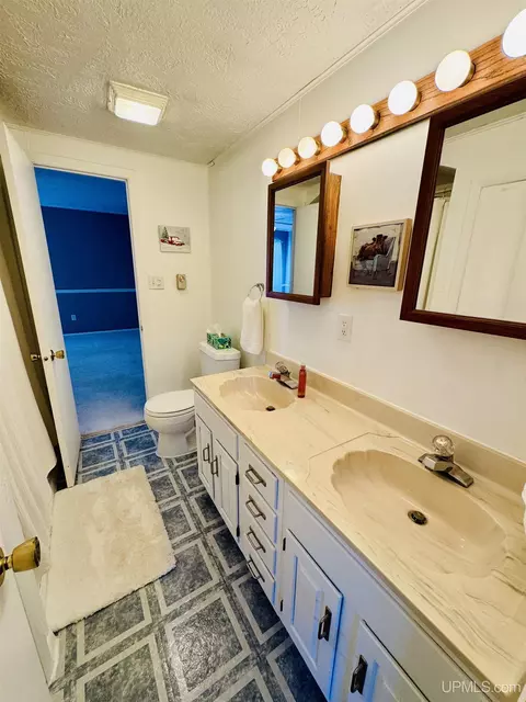 Bath - 4905 Co Rd Pi, Ishpeming, MI 49849 photo 4 of 8