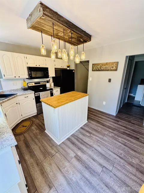 Kitchen - 4905 Co Rd Pi, Ishpeming, MI 49849 photo 1 of 4