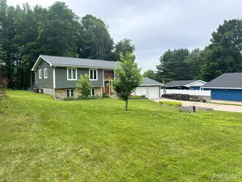 Exterior - e9415 Maple Street, Munising, MI 49862 photo 4 of 8