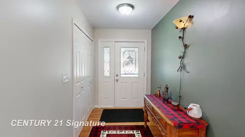 Entry Way - 3230 Kings Brk, Flushing, MI 48433 photo 3 of 4