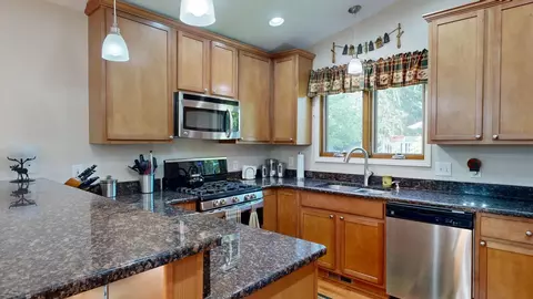 Kitchen - 3230 Kings Brk, Flushing, MI 48433 photo 1 of 4