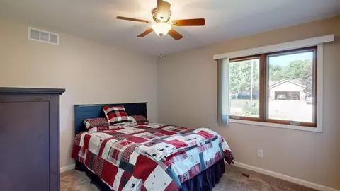 Bedroom - 3230 Kings Brk, Flushing, MI 48433 photo 2 of 6