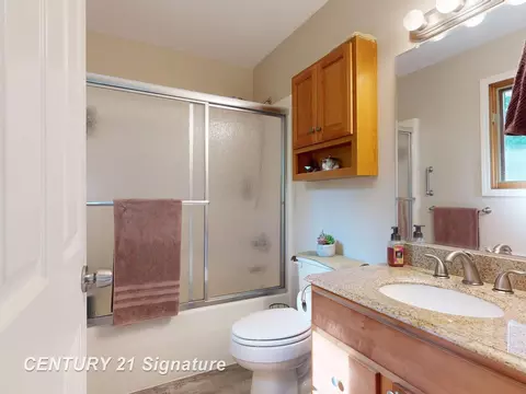 Bath - 3230 Kings Brk, Flushing, MI 48433 photo 2 of 7