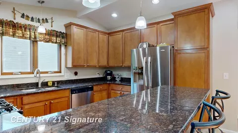 Kitchen - 3230 Kings Brk, Flushing, MI 48433 photo 4 of 4