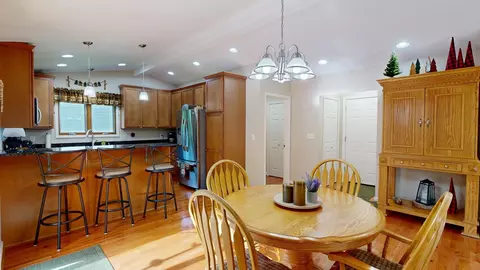 Dining - 3230 Kings Brk, Flushing, MI 48433 photo 1 of 3