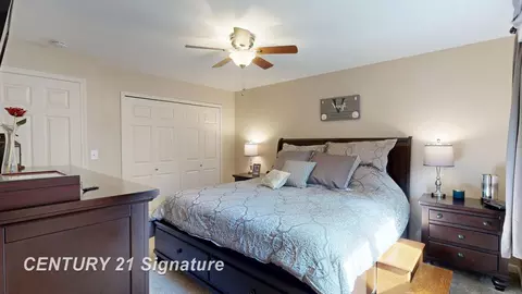 Bedroom - 3230 Kings Brk, Flushing, MI 48433 photo 4 of 6