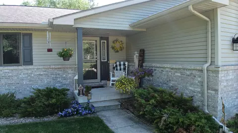 Exterior - 3230 Kings Brk, Flushing, MI 48433 photo 2 of 12