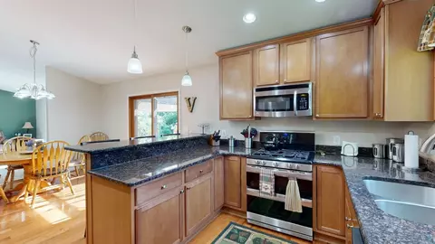 Kitchen - 3230 Kings Brk, Flushing, MI 48433 photo 2 of 4