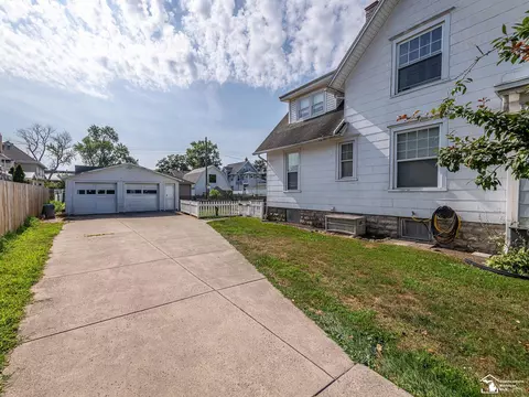 Exterior - 132 Godfroy, Monroe, MI 48162 photo 4 of 8