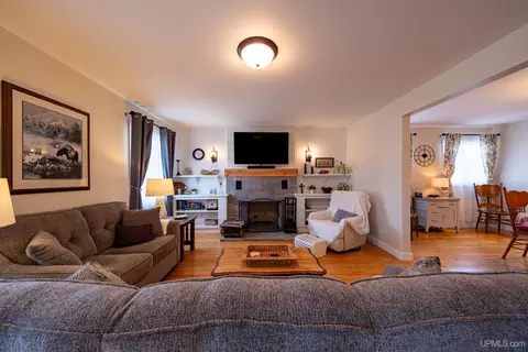 Living - 212 W Munising, Munising, MI 49862 photo 2 of 5