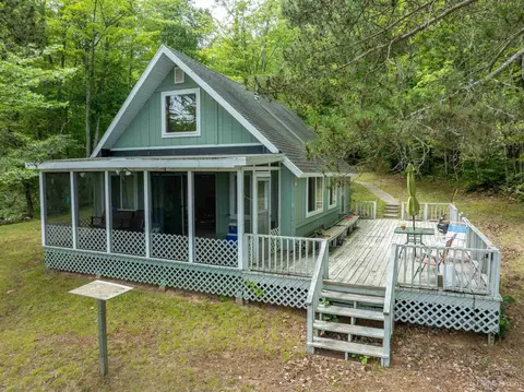 n1086 West Tie Lake Road, Wetmore, MI 49895