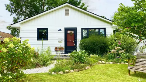 77 Wexford, Belleville, MI 48111