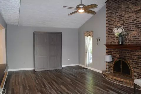 Living - 47165 Susan, Macomb, MI 48044 photo 4 of 5