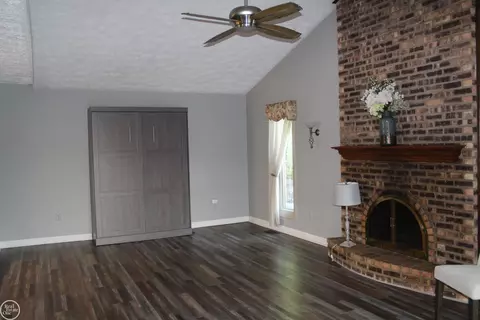 Living - 47165 Susan, Macomb, MI 48044 photo 3 of 5