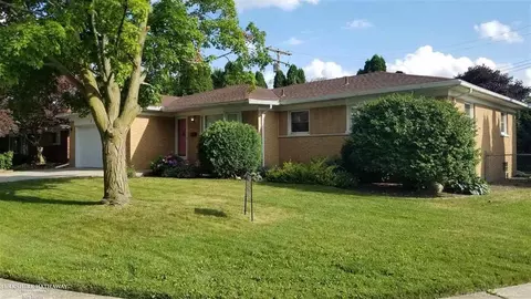 23100 N Rosedale, Saint Clair Shores, MI 48080