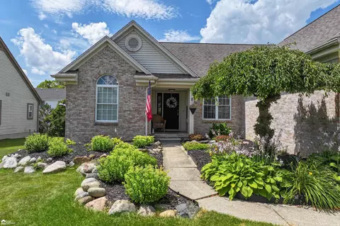 Exterior - 2110 Lochnayne, Davison, MI 48423 photo 3 of 8