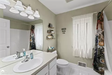 Bath - 2110 Lochnayne, Davison, MI 48423 photo 2 of 3