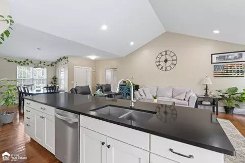 Kitchen - 2110 Lochnayne, Davison, MI 48423 photo 2 of 4