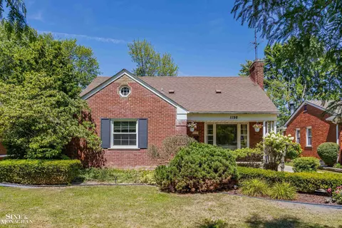1198 Anita, Grosse Pointe Woods, MI 48236