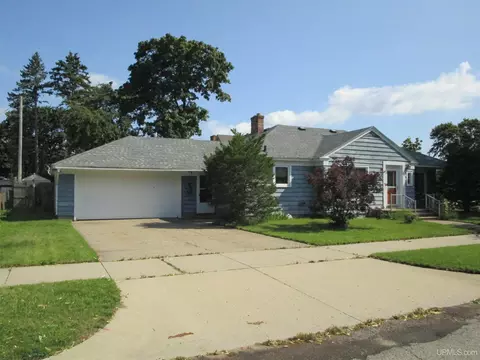 1102 S 10th, Escanaba, MI 49829