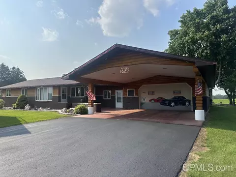 3802 County 416 20th, Gladstone, MI 49837