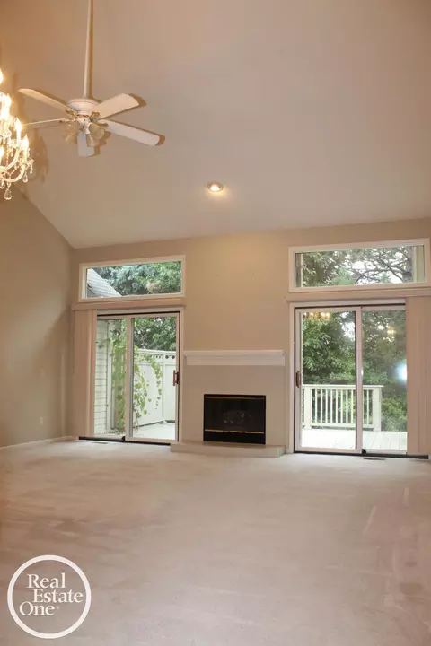 16876 Pebble, Macomb, MI 48042 photo 12