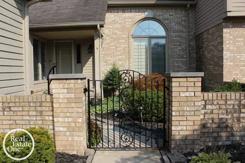 16876 Pebble, Macomb, MI 48042 photo 4