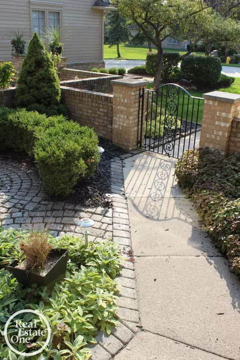 16876 Pebble, Macomb, MI 48042 photo 6