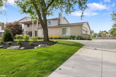 2557 Sandy Crk, Utica, MI 48316