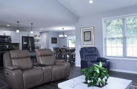 Living - 3199 Pender, Adrian, MI 49221 photo 3 of 3