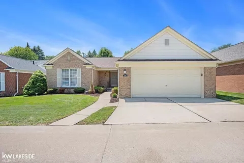 18810 Woods, Clinton Township, MI 48036