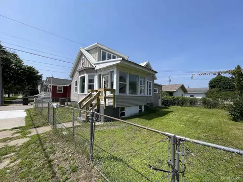 1310 S 3rd, Escanaba, MI 49829