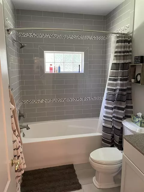 Bath - 701 Forest, Clare, MI 48617 photo 3 of 4