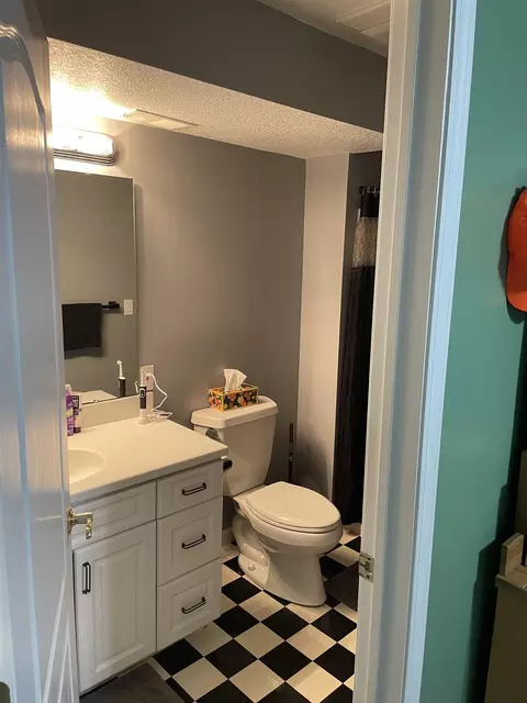 Bath - 701 Forest, Clare, MI 48617 photo 4 of 4