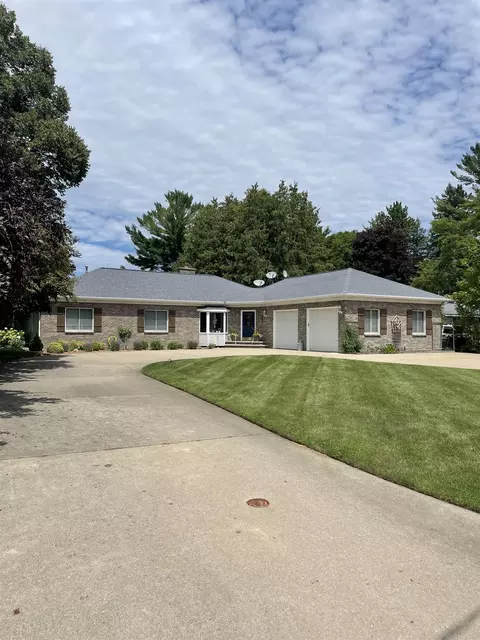 Exterior - 701 Forest, Clare, MI 48617 photo 10 of 11