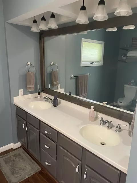 Bath - 701 Forest, Clare, MI 48617 photo 2 of 4