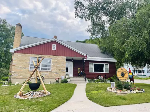223 W Onota, Munising, MI 49862