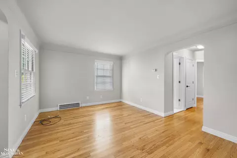 2106 Brys, Grosse Pointe Woods, MI 48236 photo 6