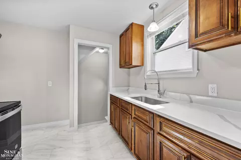 2106 Brys, Grosse Pointe Woods, MI 48236 photo 12