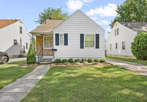 2106 Brys, Grosse Pointe Woods, MI 48236