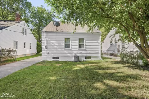 2106 Brys, Grosse Pointe Woods, MI 48236 photo 32