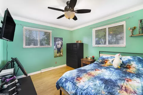 Bedroom - 23350 Mapleview, Macomb, MI 48042 photo 3 of 5