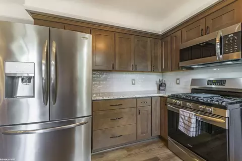 Kitchen - 23350 Mapleview, Macomb, MI 48042 photo 3 of 3