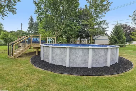 Exterior - 23350 Mapleview, Macomb, MI 48042 photo 6 of 9