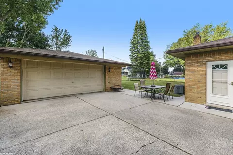 Exterior - 23350 Mapleview, Macomb, MI 48042 photo 4 of 9
