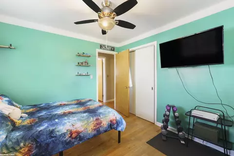 Bedroom - 23350 Mapleview, Macomb, MI 48042 photo 4 of 5