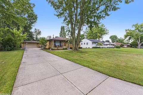 Exterior - 23350 Mapleview, Macomb, MI 48042 photo 3 of 9