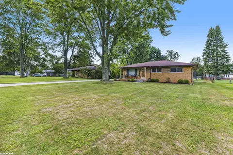 Exterior - 23350 Mapleview, Macomb, MI 48042 photo 2 of 9