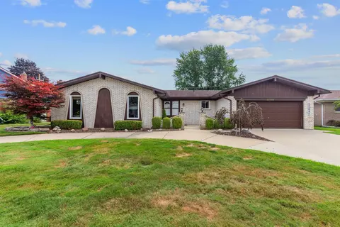 37364 Pocahontas, Clinton Township, MI 48036