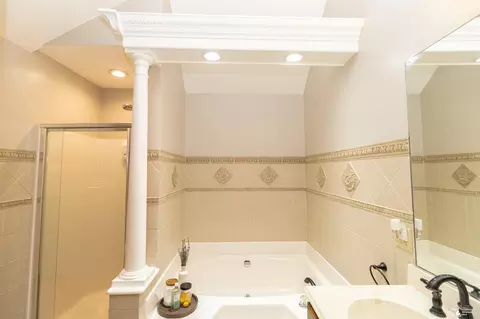 Bath - 6753 Lockmill, Temperance, MI 48182 photo 2 of 6